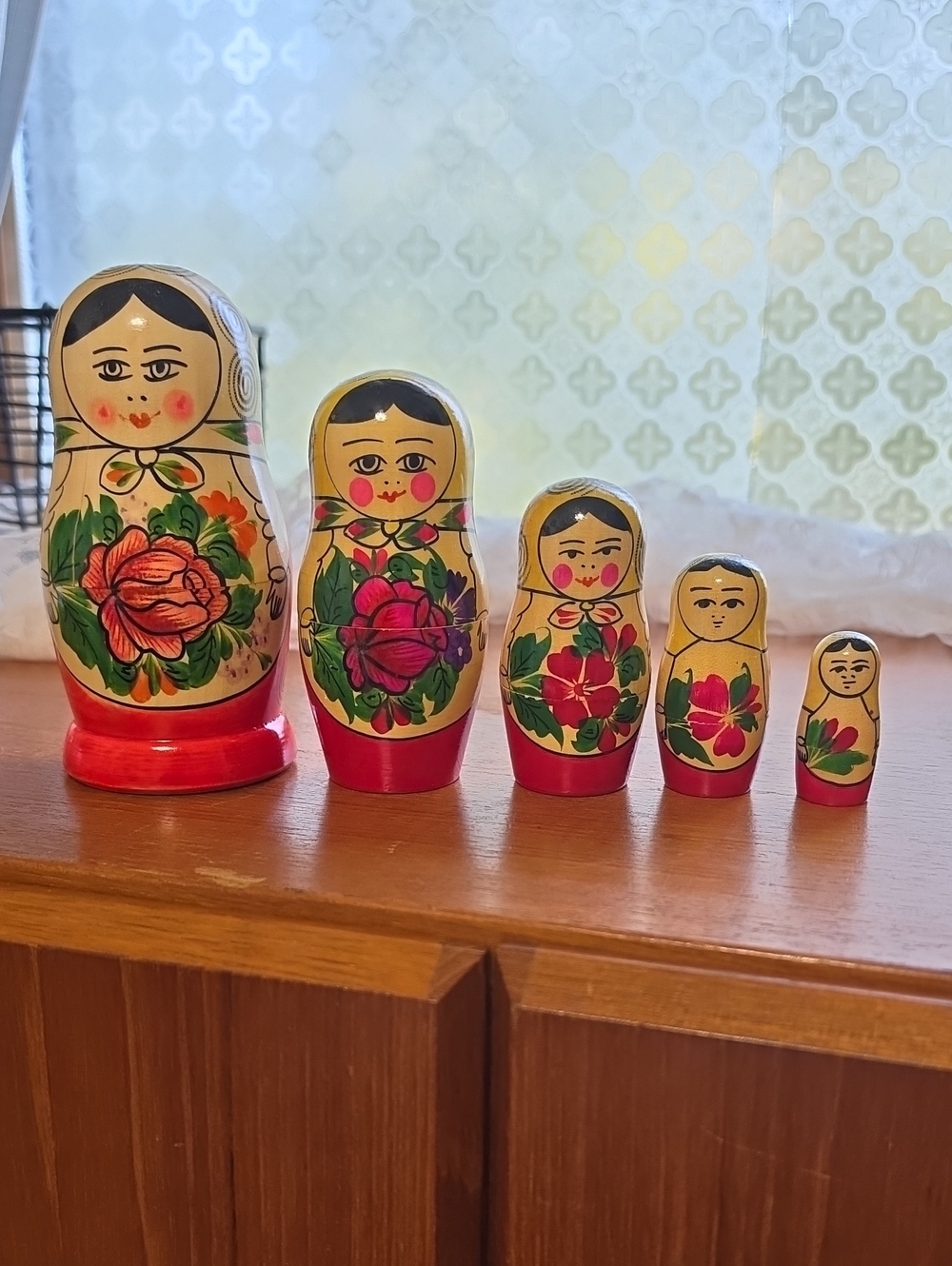 Vintage Wooden 5 Piece Russian Doll Nesting Babushka Matryoshka Set